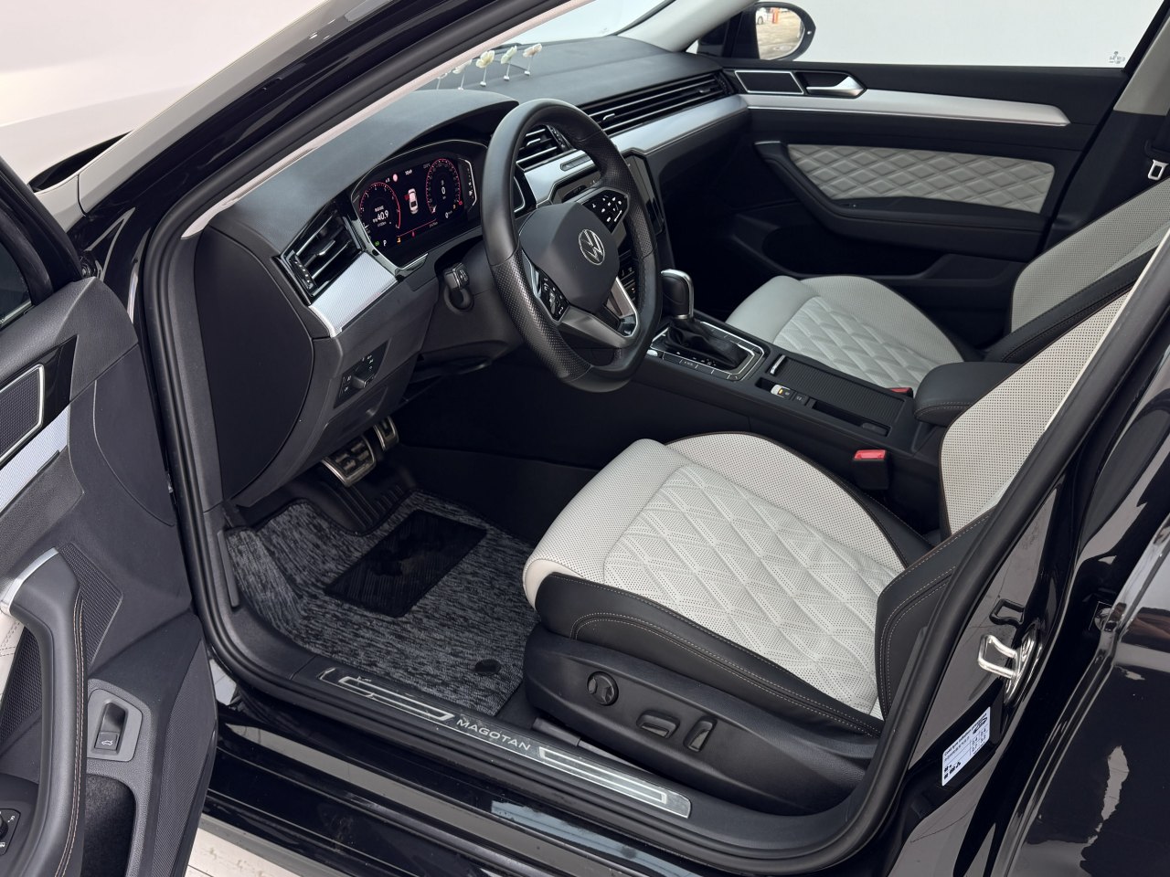 大众迈腾330豪华版